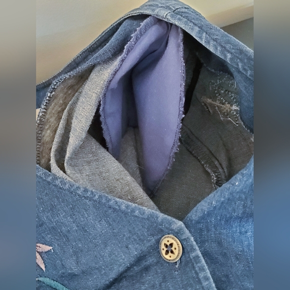 Vintage Alfred Dunner Size 14  Button-Up Embroidered Denim Blouse - Picture 6 of 9